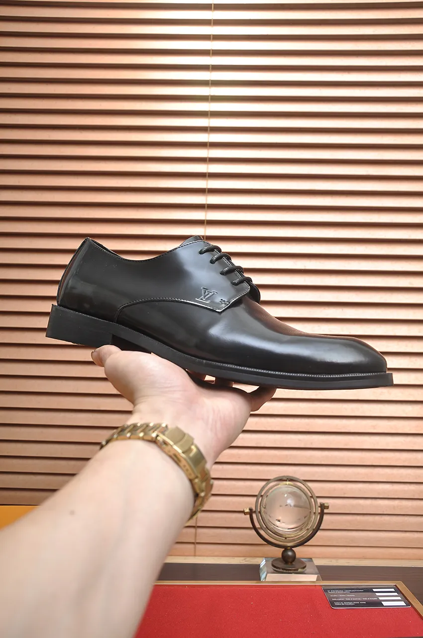 Men's men's shoes 💰500💶 [LV] (original single cowhide lining) 🍀LV's latest genuine leather business suit shoes are launched simultaneously on the official website. The first-layer cowhide imported from Italy is made of heavy gold, 💥official website 1:1 rubber outsole. Versatile to wear, high-end without losing class, and the color combination is extraordinary. This four-season style is alluring when worn on your feet, showing off your big-name flair. Standard code 38-45 (45 customized)